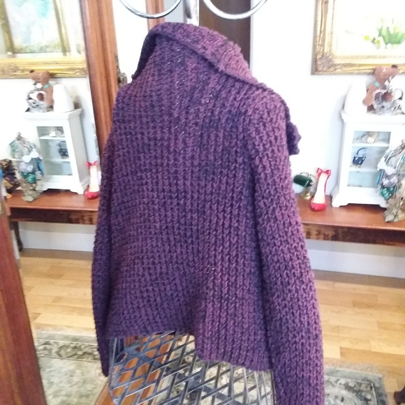 SOLD!! 100% Cotton Gap sweater - Picture 3 of 3